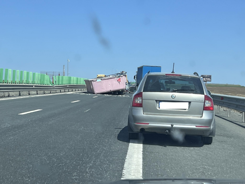 Incident rutier pe A2, sens București – Constanța, aproape de ieșirea spre A4: Banda de circulație blocată 1 incident rutier pe a2 pe sens bucuresti constanta aproape de iesirea spre a4 una dintre benzi e blocata 6825dc3c25a1a