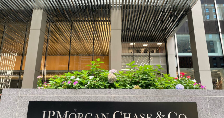 jpmorgan victoria lui nicusor dan reduce riscul politic o scadere a ratingului sub nivelul de investitii mai putin ingrijoratoare 682b2b26276ff