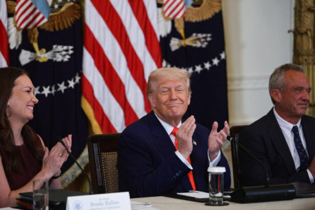 kennedy jr criticat de experti dupa raportul maha despre bolile cronice ale americanilor cere mai mult unt si untura 6830b3e75e672