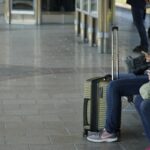 Asociații de consumatori solicită UE să intervină împotriva operatorilor de zboruri low-cost pentru taxe suplimentare ilegale la bagajele de mână. 2 mai multe asociatii de consumatori cer ue sa ia masuri impotriva operatorilor de zboruri low cost ii acuza ca percep taxe suplimentare ilegale pentru bagajele de mana 6830450bb2ddf