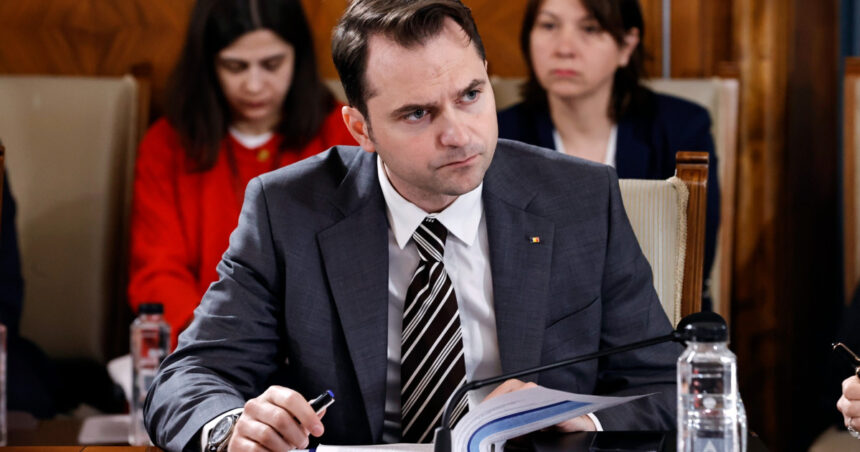 Ministerul Energiei lansează cel mai mare apel pentru proiecte de energie verde. Burduja: Obiectivul nostru este obținerea unor prețuri mai bune pentru consumatori. 1 ministerul energiei lanseaza cel mai mare apel pentru proiecte verzi burduja preturi mai bune pentru consumatori obiectivul nostru 6822199ff26df