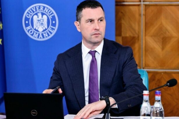 ministrul finantelor sunt fonduri suficiente pentru plata salariilor bugetarilor si a pensiilor pana la finalul anului 6824a3529b554