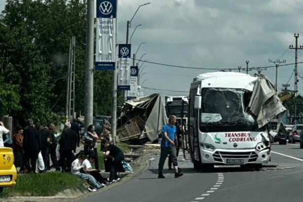 news alert plan rosu de interventie activat in judetul iasi un autocamion si un autocar cu 20 de pasageri implicate intr un accident la letcani 68305f89730c6