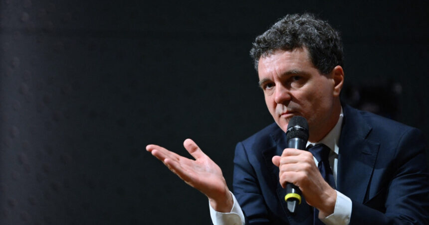 nicusor dan in fata studentilor in multe locuri statul este de la neglijent pana la capturat e nevoie de presiunea societatii 6831a0dbf077e