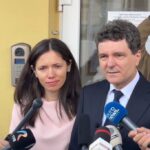 nicusor dan voteaza in aceasta dimineata in fagaras orasul natal azi romania isi alege viitorul nu pentru cinci ani ci pentru mai mult 682978ceeaa0c
