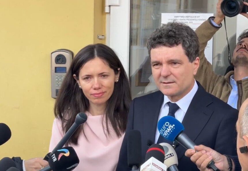 nicusor dan voteaza in aceasta dimineata in fagaras orasul natal azi romania isi alege viitorul nu pentru cinci ani ci pentru mai mult 682978ceeaa0c