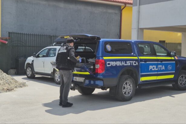 oficial de la ipj constanta un minor a fost ranit dupa ce a cazut de pe turla bisericii sfantul nectarie din cartierul medeea 6821cf6a4af03