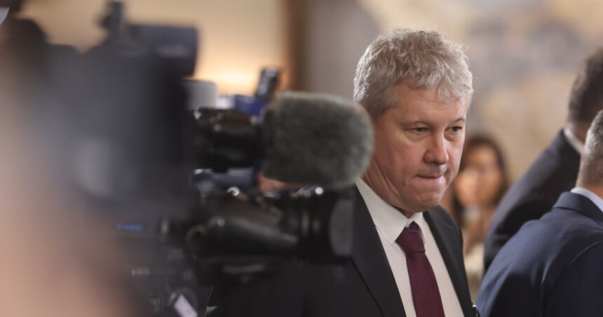 Predoiu, privind formarea Guvernului: Cu cât mai repede, cu atât mai bine. Este necesară adoptarea rapidă a măsurilor pentru corectarea deficitului. 1 predoiu despre formarea guvernului cu cat mai repede cu atat mai bine trebuie luate masuri rapide pentru corectarea deficitului 68397dea76006