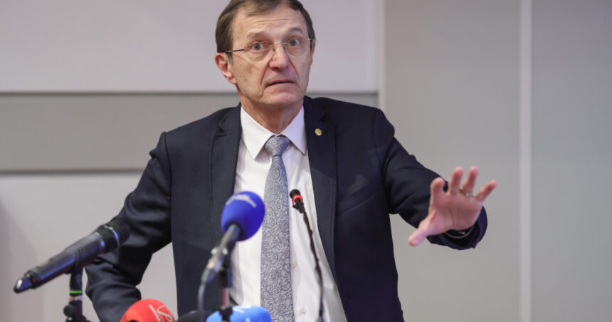 Președintele Academiei Române: Este fundamentală „menținerea acestei țări și a acestui popor pe traiectoria europeană” 1 presedintele academiei romane este fundamentala mentinerea acestei tari si mentinerea acestui popor pe traiectoria lui europeana 6825c0e91318e