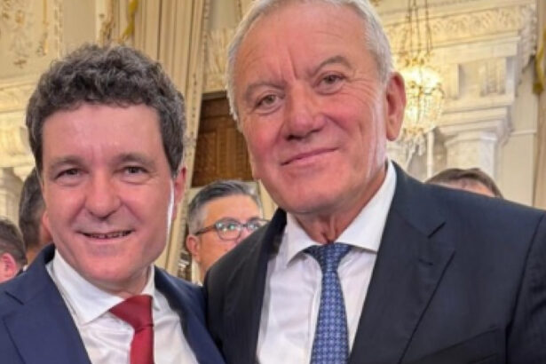 primarul constantin toma prezent la investirea lui nicusor dan romanii au ales un om foarte inteligent psd sa intre la guvernare 68349a5dcb04c