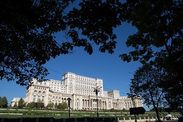 proiectul care prevede reducerea numarului de parlamentari la 300 redepus la senat 68397f98df04a