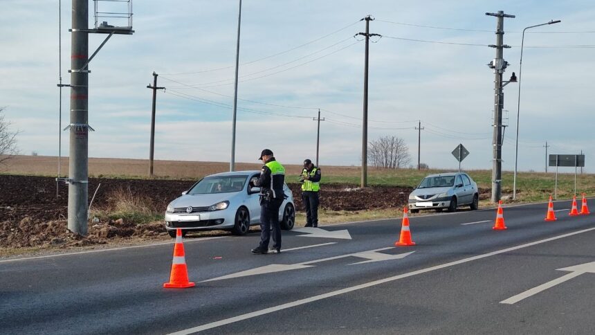 RAZIE la Mangalia: Verificate peste 130 de autoturisme. Un șofer de autoutilitară, prins cu remorcă neînmatriculată 1 razie la mangalia au fost verificate peste 130 de autoturisme un sofer de autoutilitara prins cu o remorca neinmatriculata 68319d902ec98