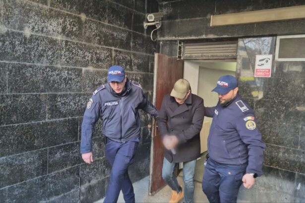 rechizitoriu iata de ce a fost trimis in judecata marius sponoche fostul manager al spitalului cernavoda dna constanta a gasit 15 000 de euro in ghiozdanul unui copil 682ec5d3aa199