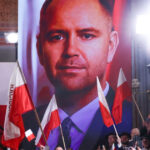 scheletele din dulapul lui karol nawrocki nu ii afecteaza candidatura la presedintia poloniei ba chiar l ar putea ajuta sa castige 6839c43b54e36