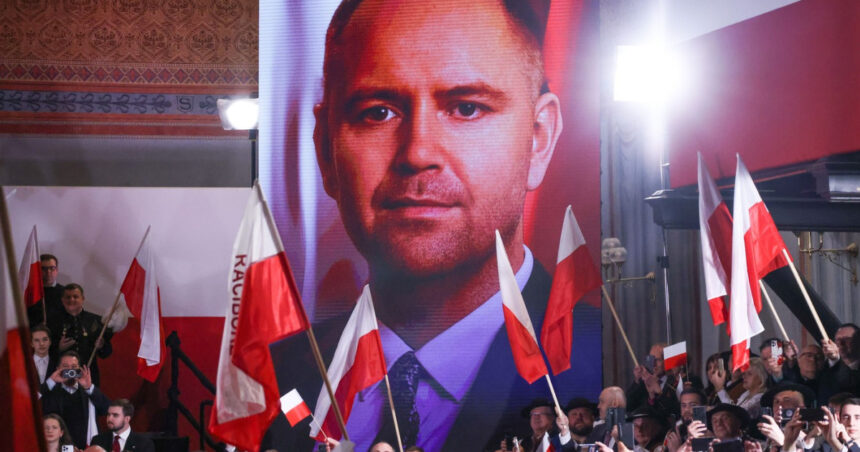 Scheletele din dulapul lui Karol Nawrocki nu îi influențează candidatura la președinția Poloniei și ar putea chiar să îi aducă un avantaj în competiție. 1 scheletele din dulapul lui karol nawrocki nu ii afecteaza candidatura la presedintia poloniei ba chiar l ar putea ajuta sa castige 6839c43b54e36