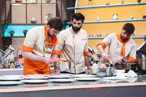 se aleg semifinalistii de la chefi la cutite ultimul battle al sezonului 15 68344d58b1102