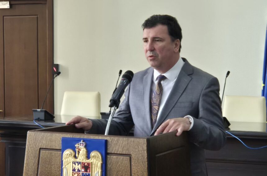 sedinta colegiului prefectural masuri pentru descongestionarea traficului pe dn 39 chestorul cornel mototolea propune instalarea a patru semafoare pentru autoturisme si opt pentru pietoni 6836ce829c801