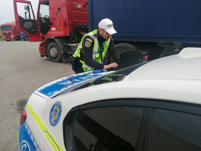 sofer de autocamion prins baut la volan in tariverde 682da24ba0181
