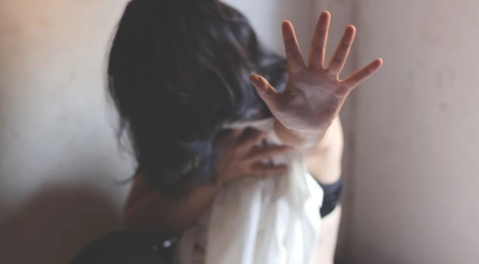 Teroare în miez de noapte: mamă din Mangalia, agresată și trezită din somn de fiul dependent de etnobotanice. 1 teroare in miez de noapte mama din mangalia batuta si trezita din somn de fiul dependent de etnobotanice 682ba78035124
