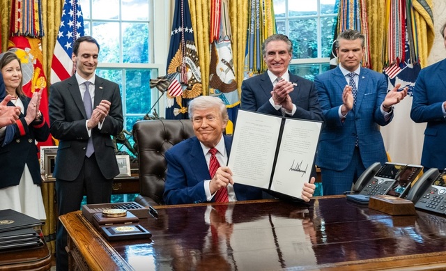 trump semneaza patru decrete prin care vrea o renastere in mars fortat a domeniului nuclear civil 68317a516ca3d