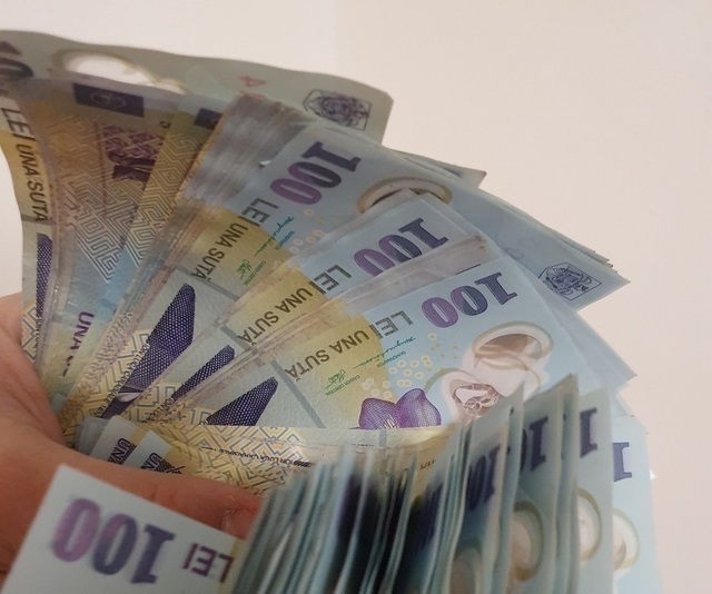ultima ora guvernul nu a avut excedent in aprilie asa cum se astepta fostul premier deficitul la patru luni e in scadere fata de anul trecut dar numai pentru ca in aprilie 2024 s au platit in avans 6823910989ff9
