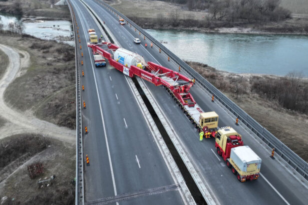 ultimul transport agabaritic pentru termocentrala mintia de 753 de tone intra in tara sambata ce traseu va parcurge 68274f0974f3a