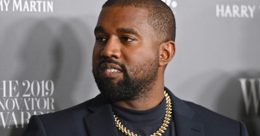 Un cântec de Kanye West, în care este glorificat Hitler, ascultat de milioane de ori pe platforma X. 1 un cantec al lui kanye west in care este glorificat hitler ascultat de milioane de ori pe platforma x a lui elon musk 682d8e718cca1