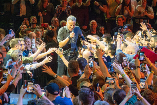 video bruce springsteen si a reluat atacurile la adresa presedintelui sua corupt si incompetent trump esti o pruna batrana uscata 683a0472b5bda