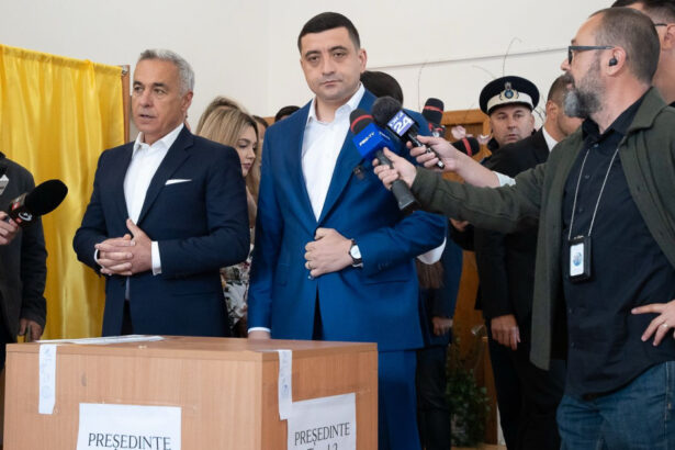 video calin georgescu si george simion impreuna la vot liderul aur am votat impotriva celor care ne desconsidera pe toti 6829772cb02ec