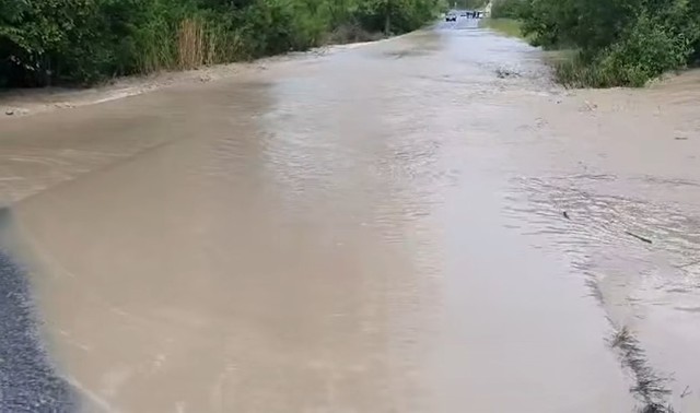 Drum național din județul Harghita închis din cauza ploilor abundente 1 video drum national din judetul harghita inchis din cauza ploilor abundente 6835728170150