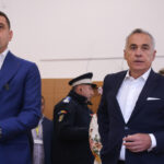 video explicatiile politiei dupa ce george simion si calin georgescu au fost dati afara din sectia de votare 6829a05ab6d34