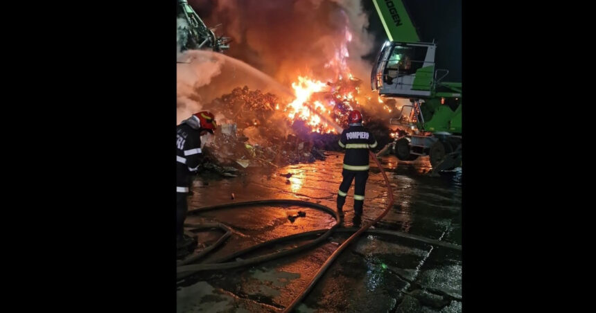 Incendiu în portul Constanța: 800 de tone de deșeuri feroase în flăcări 1 video incendiu in portul constanta 800 de tone de deseuri feroase cuprinse de flacari 683b15bca9144