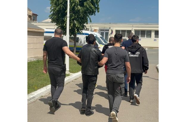 video patru persoane au fost retinute pentru proxenetism in urma unor perchezitii in judetele constanta si calarasi 683854c18a52c