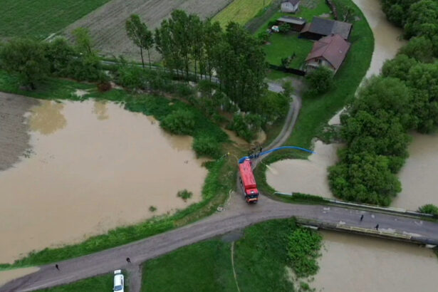 video ploile si vijeliile au facut ravagii sute de oameni evacuati in covasna case inundate in harghita a fost emis cod rosu de inundatii 683570cda90fe