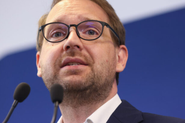video primele concluzii dupa discutiile privind formarea noului guvern fritz statul este prea gras si trebuie sa faca o cura de slabire 6839af405d790