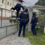 video zeci de perchezitii in maramures in dosare de contrabanda braconaj uz de arma fara drept purtare abuziva 682edcd66cc6f