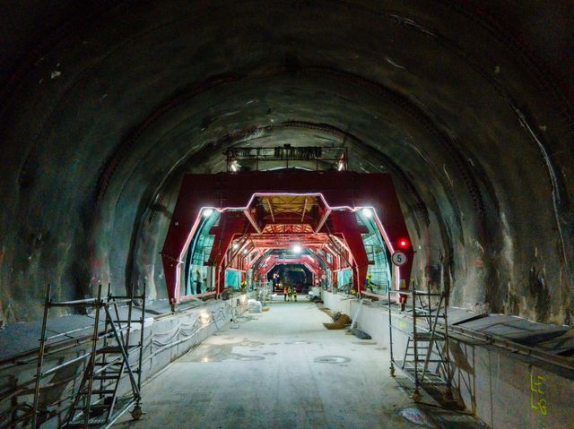 videofoto austriecii de la porr au adus 500 muncitori la primul tunel forat construit pe o autostrada din romania dupa ce au deschis o noua luminita de la capatul tunelului 683041809eec7