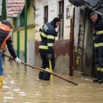 videofoto ploile si viiturile fac ravagii in tara sute de oameni evacuati case si drumuri inundate codul rosu de inundatii ramane in vigoare 68380cc8c03cf