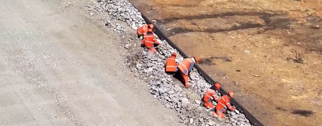 Umbrărescu avansează cu peste 400 muncitori la Autostrada Transilvania 1 videofoto umbrarescu avanseaza cu peste 400 muncitori la autostrada transilvania 682491bc71e0a
