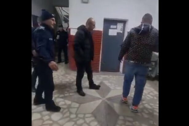 a lovit politistii chemati prin 112 sa aplaneze un conflict apoi i a amenintat ca ii va ucide cand va iesi din puscarie iar acum cere sa fie eliberat conditionat 68421ba60d5ce