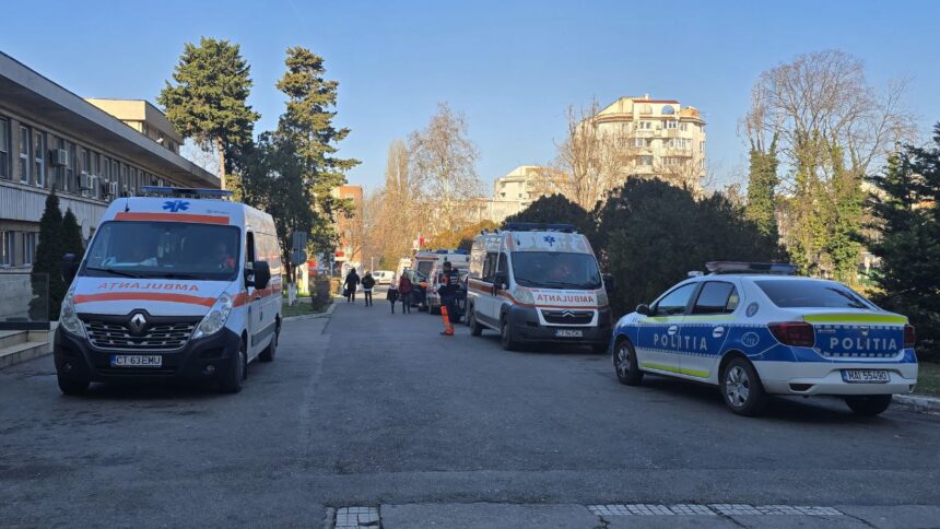 Accident cu 3 victime în Inel II, la intersecția străzilor Eliberării și Caragiale; intervenție a Ambulanței și SMURD. 1 accident cu 3 victime in inel ii la intersectia strazilor eliberarii si caragiale au intervenit ambulanta si smurd 68621b4a09e0d