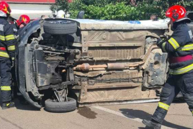 accident grav in botosani un autoturism s a rasturnat in urma impactului trei copii si doua femei au ajuns la spital 684fe76c3fcbf