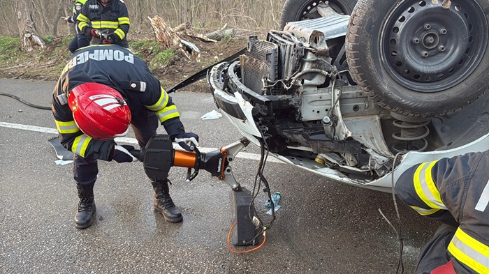 accident grav o ambulanta privata s a rasturnat pe dn2a iesire din mihail kogalniceanu 68416189e926b