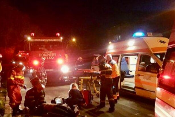 accident grav pe a2 un autocar s a rasturnat mai multe persoane au fost ranite printre victime sunt minori o persoana posibil decedata 68585adb628c7