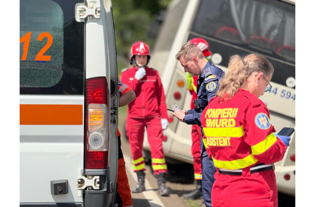 accident intre tariverde si mihai viteazu pe dn 22 sunt doua masini implicate intervin pompierii si ambulanta 68444b8e4a3a5