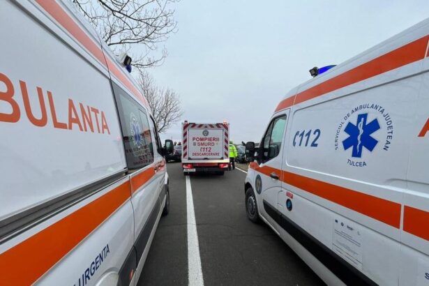 accident pe a2 doua autoturisme s au ciocnit si trei persoane au ajuns la spital 684f982b85a00