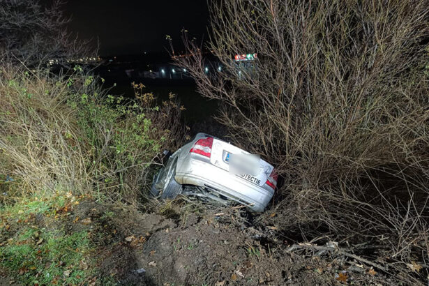 accident rutier in dobromir un barbat fara permis s a rasturnat cu masina pe dj 391 a 6861100541347