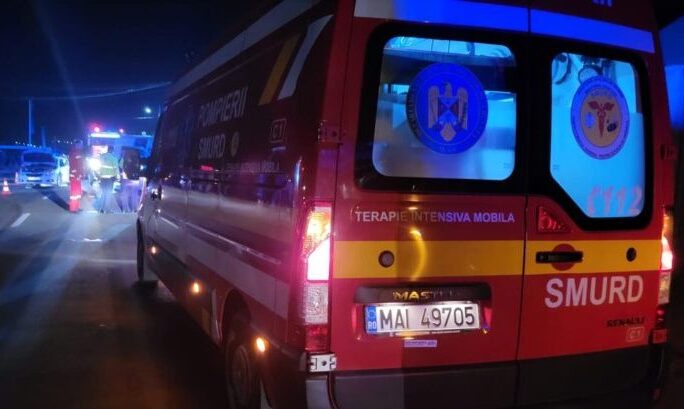 accident rutier pe dn2a intre localitatile crucea si stupina s au ciocnit o autorulota si un autoturism 685ee11a23f7e