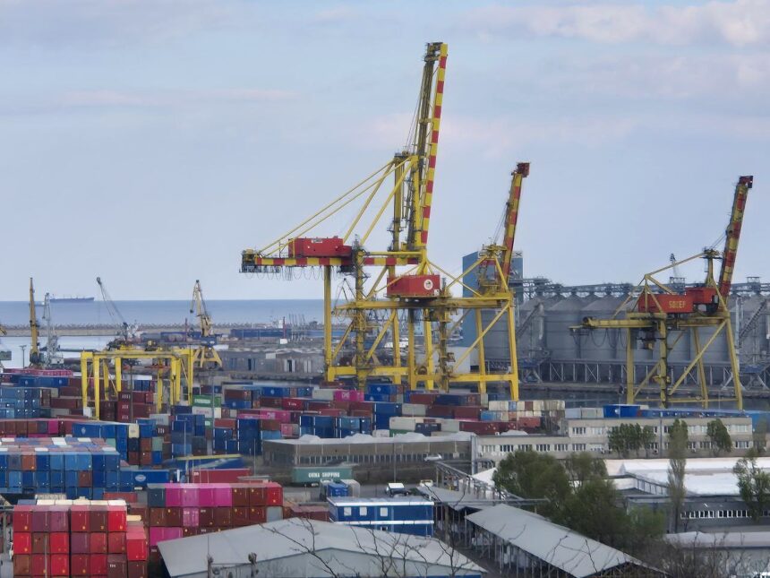Achiziție strategică pentru Portul Constanța: CN APM a preluat active de la CFR Marfă 1 achizitie strategica pentru portul constanta cn apm a preluat active ale cfr marfa 6862d2195f64e