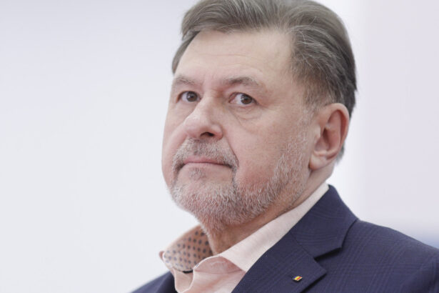 alexandru rafila spune care dauneaza mai mult zaharul sau alcoolul ce alege ministrul sanatatii intre covrigi si merdenele 684422883aee5